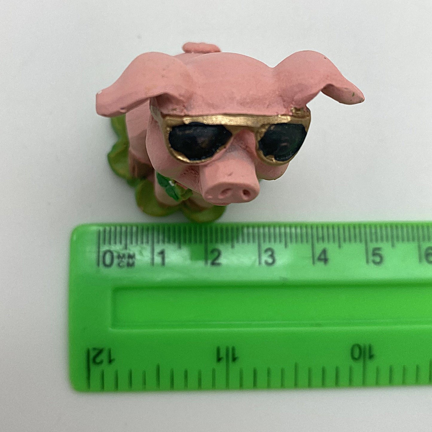 Innenmodell "Schwein mit Kleeblatt-Brosche" - 40 x 45 mm