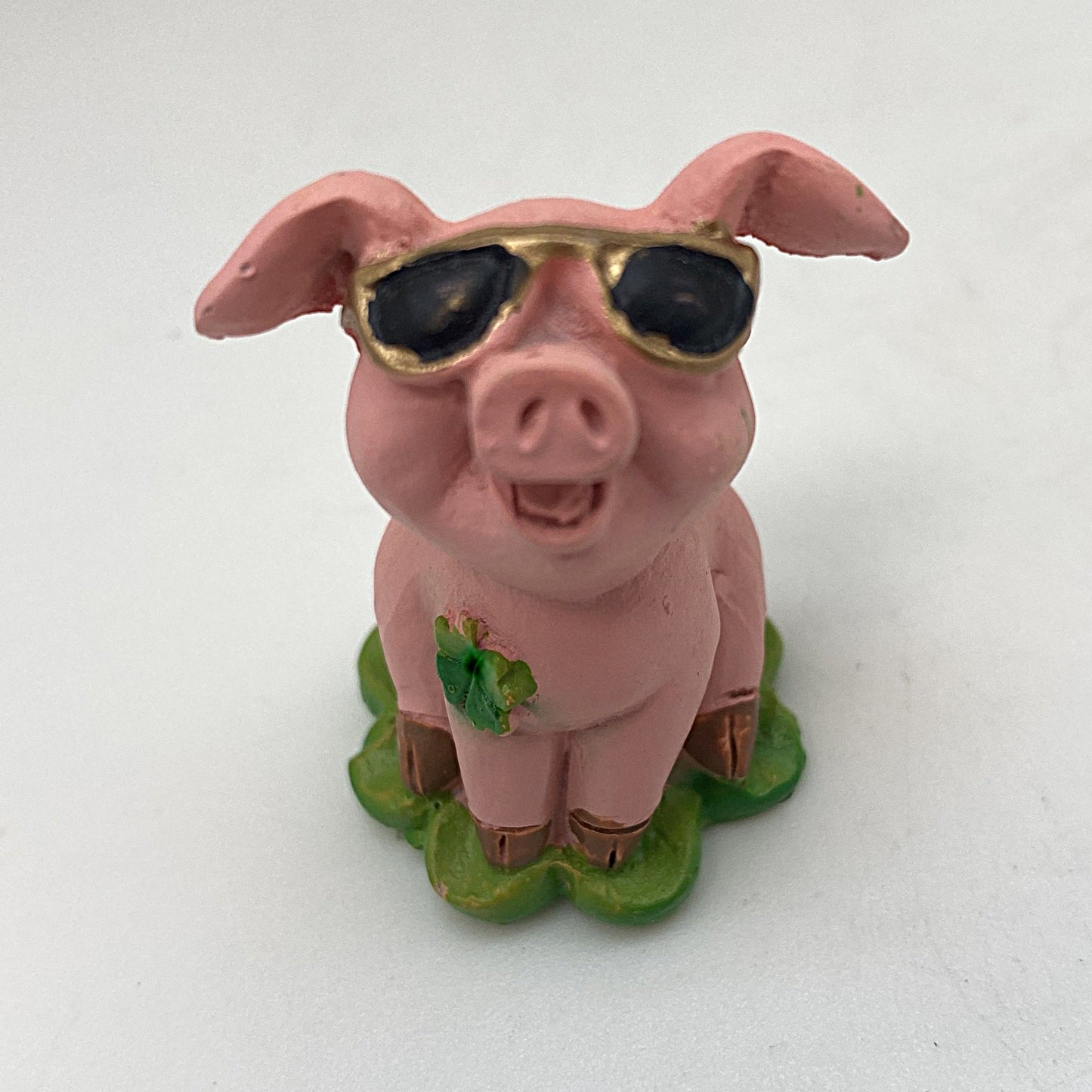 Innenmodell "Schwein mit Kleeblatt-Brosche" - 40 x 45 mm