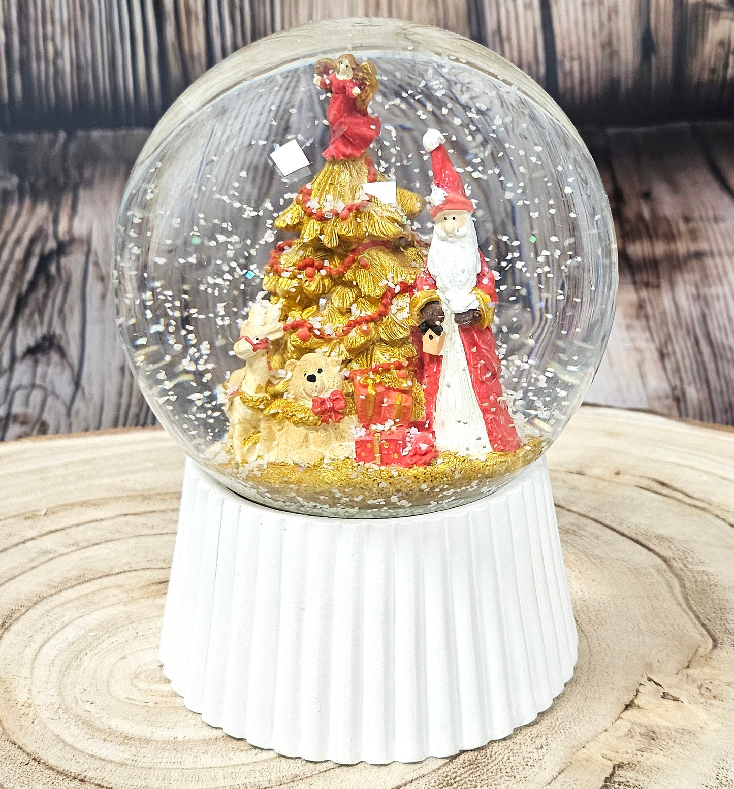 Schneekugel Weihnachtsmann mit Spieluhr, rot, gold weiß auf weiß geriffelt - 120 mm Durchmesser