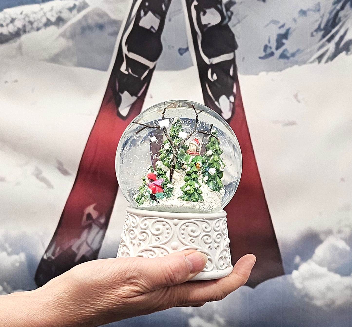 Nostalgische Schneekugel Skifahrer Ornamente 100 mm Durchmesser mit Spieluhr