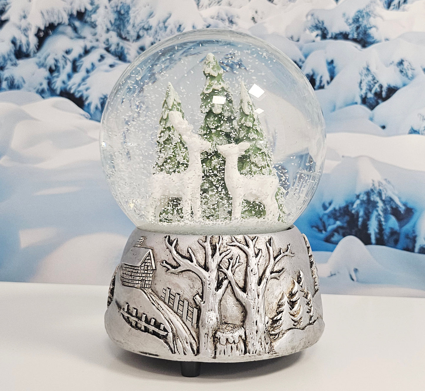 Nostalgische Schneekugel 2 Rehe auf Silber Landschaft 100 mm Durchmesser mit Spieluhr