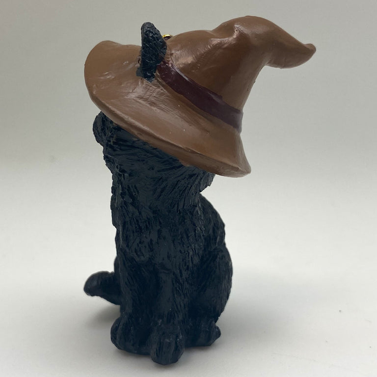 Hexen-Katzen Figur "posierend mit braunen Hut" - 55 x 75 mm