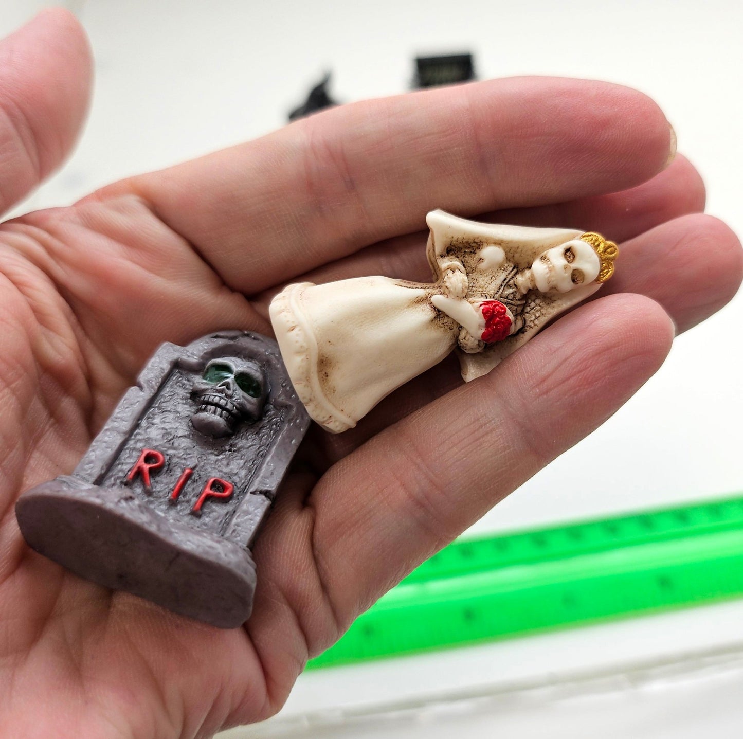 Figuren-Sets für Bastel-Kugeln Halloween groß - Zufalls-Mix - Schneekugelhaus