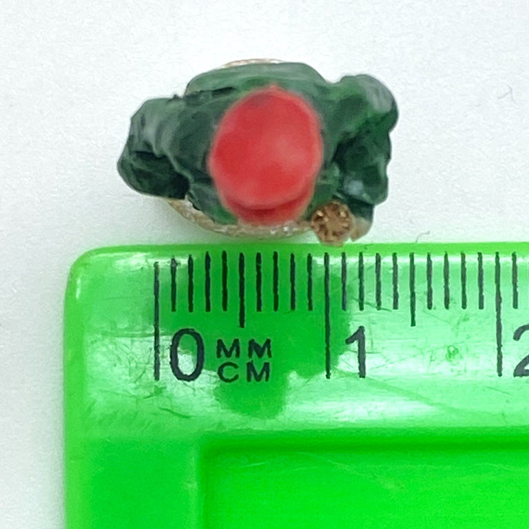 Innenmodell „Dienstbote mit grüner Jacke“ - 15 x 40 mm - Schneekugelhaus