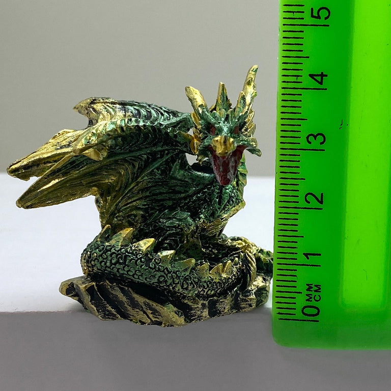 Innenmodell gold grün Drache "aufrecht sitzend" - 50 x 55 mm - Schneekugelhaus