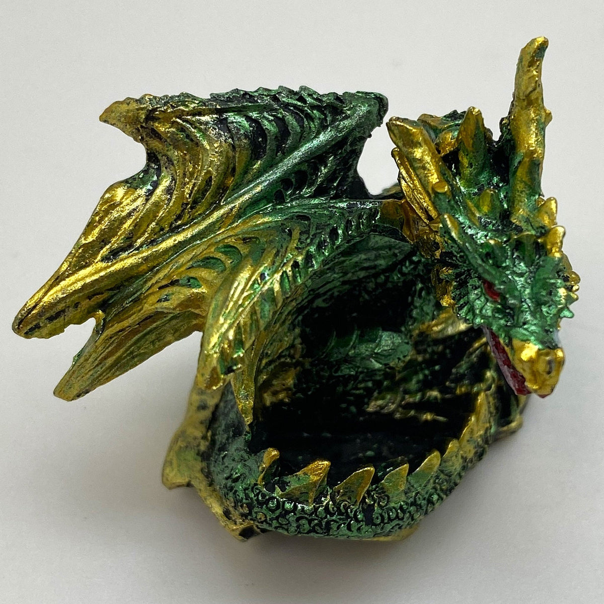 Innenmodell gold grün Drache "aufrecht sitzend" - 50 x 55 mm - Schneekugelhaus