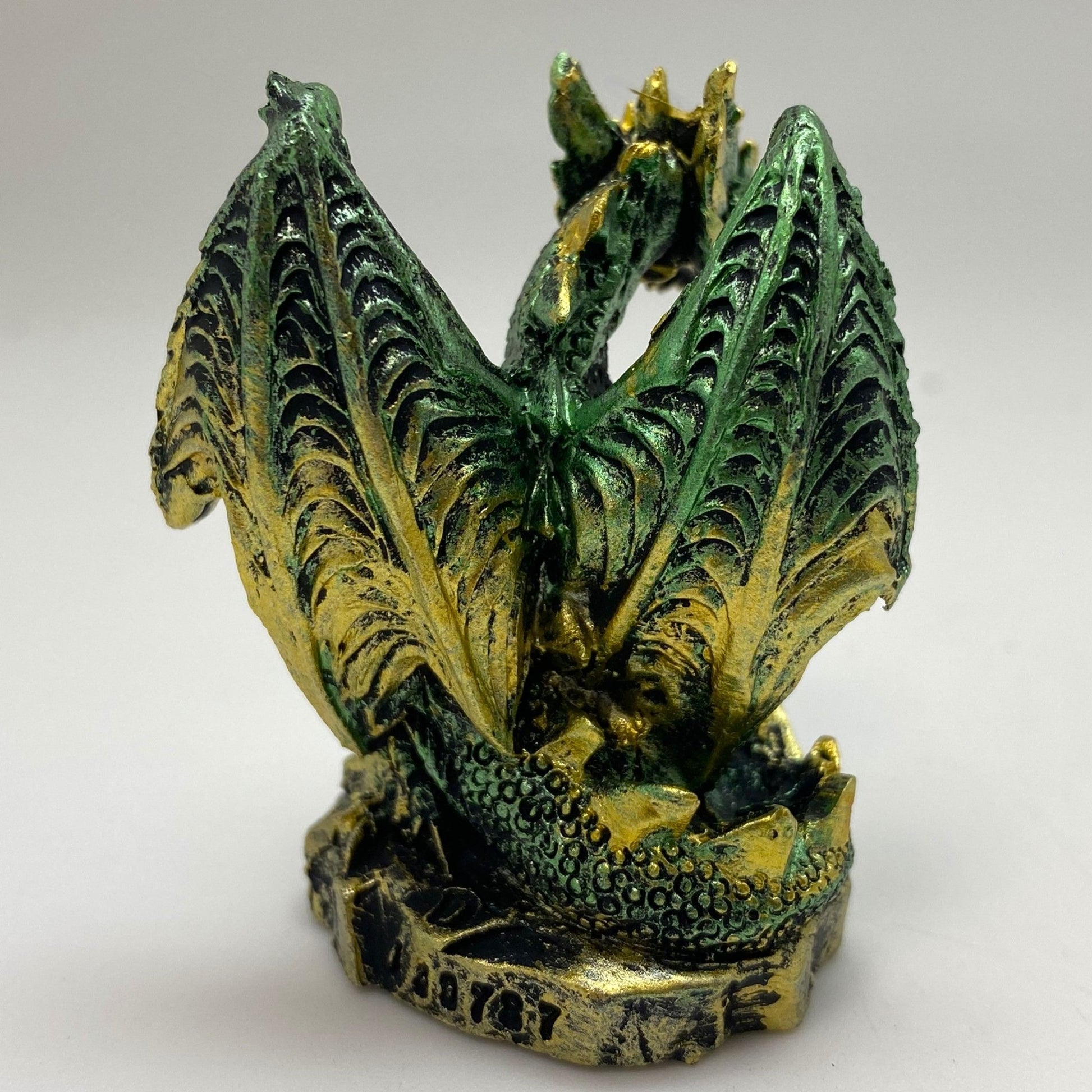 Innenmodell gold grün Drache "Kralle auf Stein" - 50 x 55 mm - Schneekugelhaus