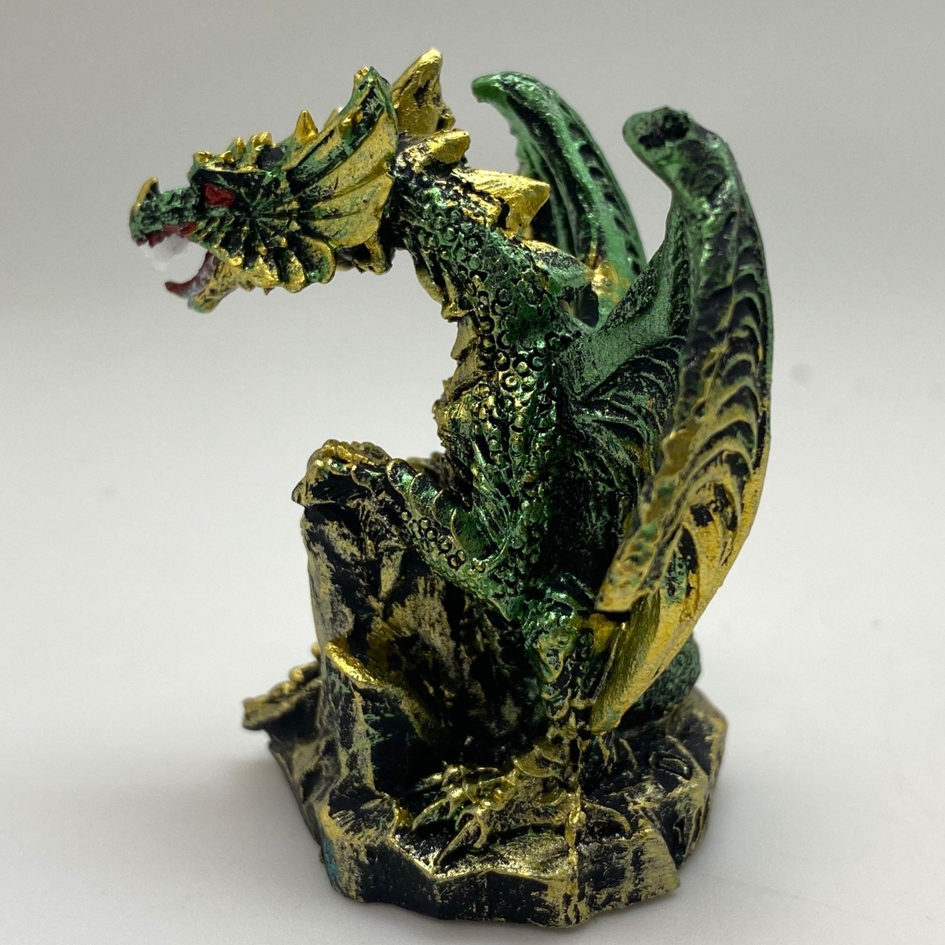 Innenmodell gold grün Drache "Kralle auf Stein" - 50 x 55 mm - Schneekugelhaus