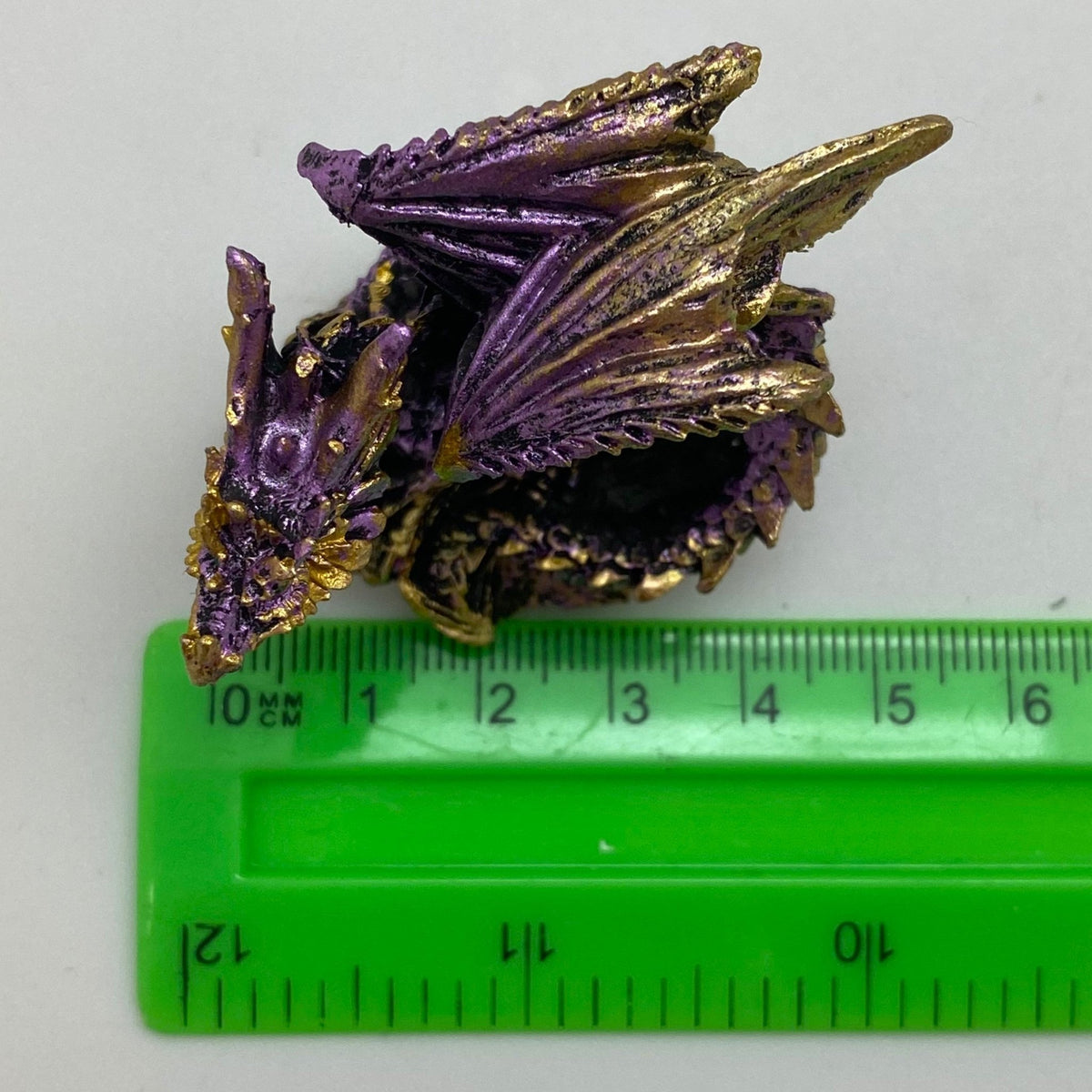 Innenmodell gold lila Drache "liegend" - 50 x 55 mm - Schneekugelhaus
