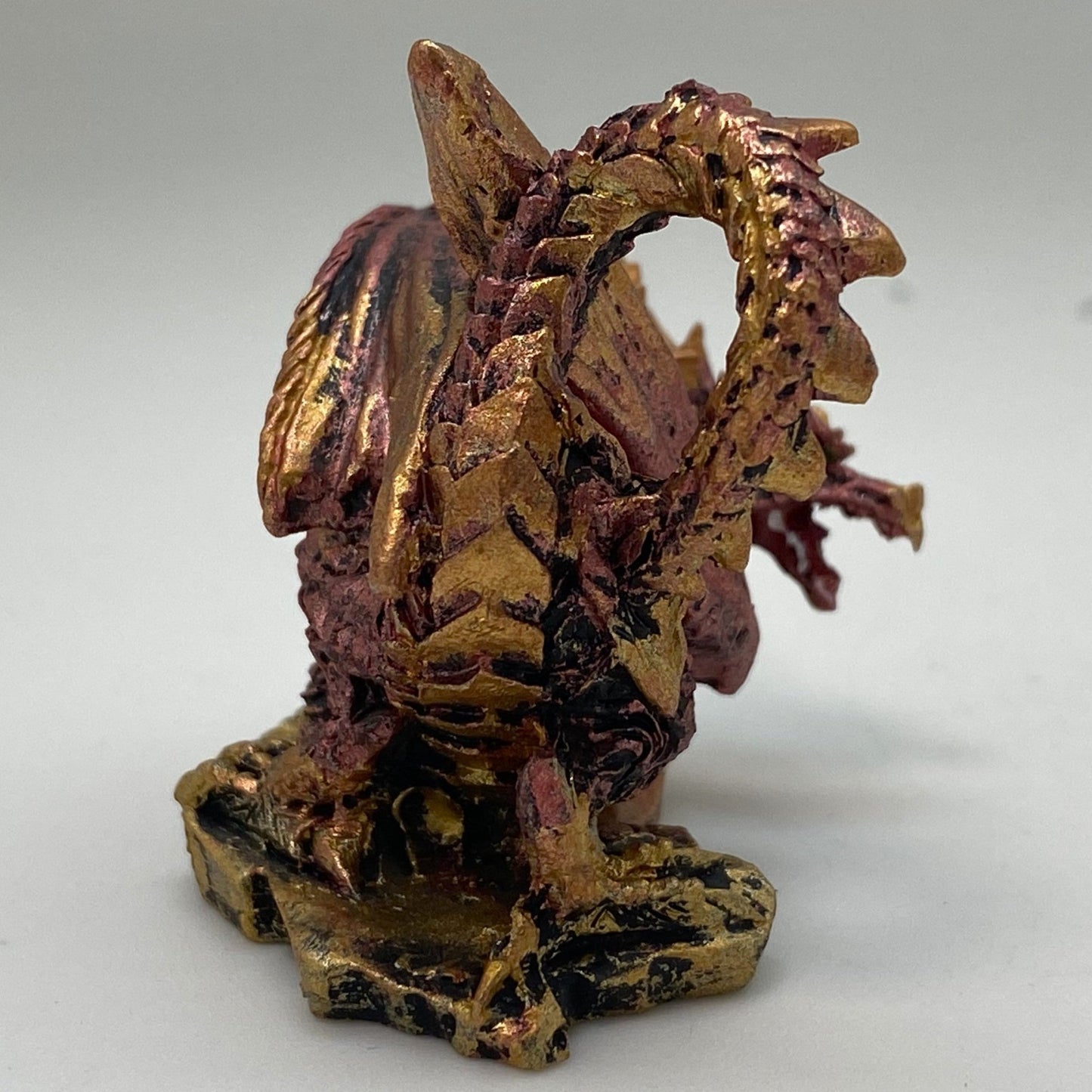 Innenmodell gold pink Drache "kriechend" - 50 x 55 mm - Schneekugelhaus