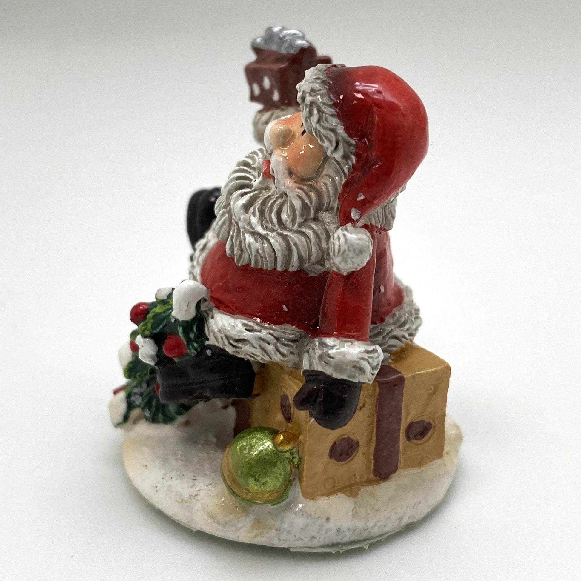 Innenmodell „Santa mit Geschenk & Christbaum“ – 33 x 40 mm - Schneekugelhaus