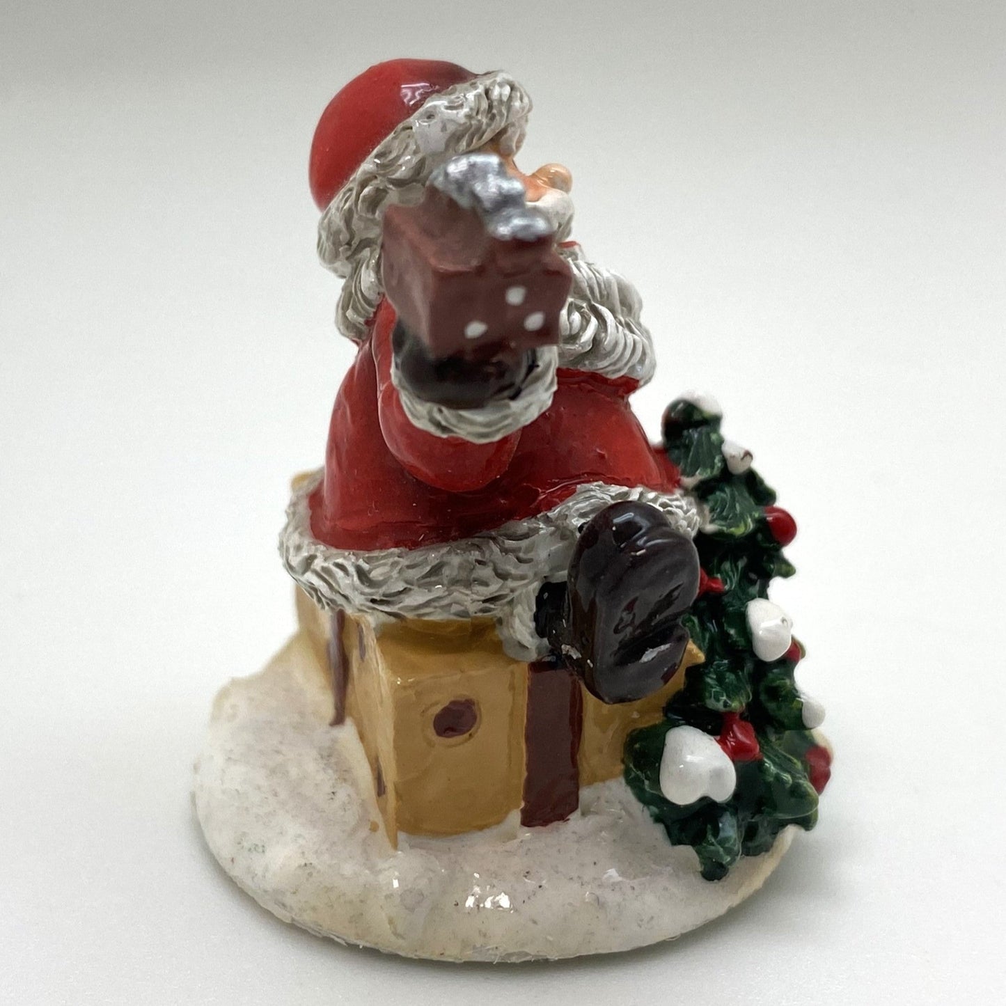 Innenmodell „Santa mit Geschenk & Christbaum“ – 33 x 40 mm - Schneekugelhaus