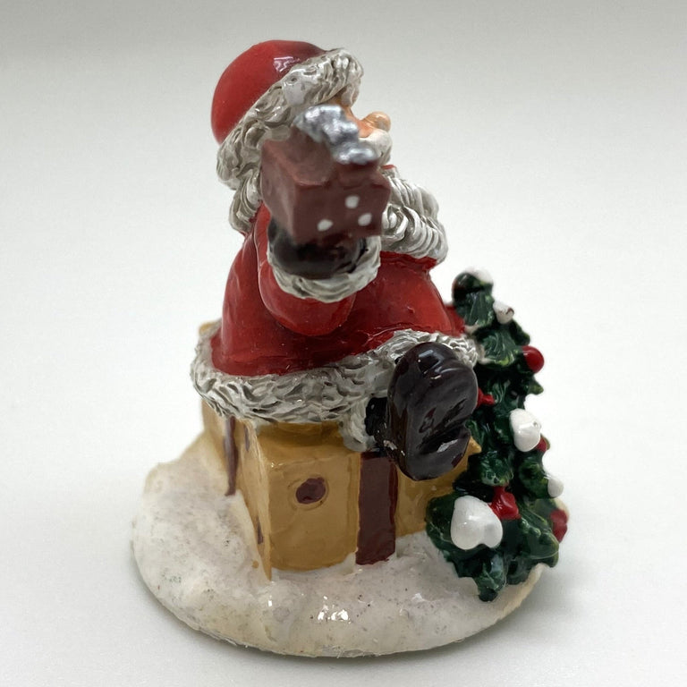 Innenmodell „Santa mit Geschenk & Christbaum“ – 33 x 40 mm - Schneekugelhaus