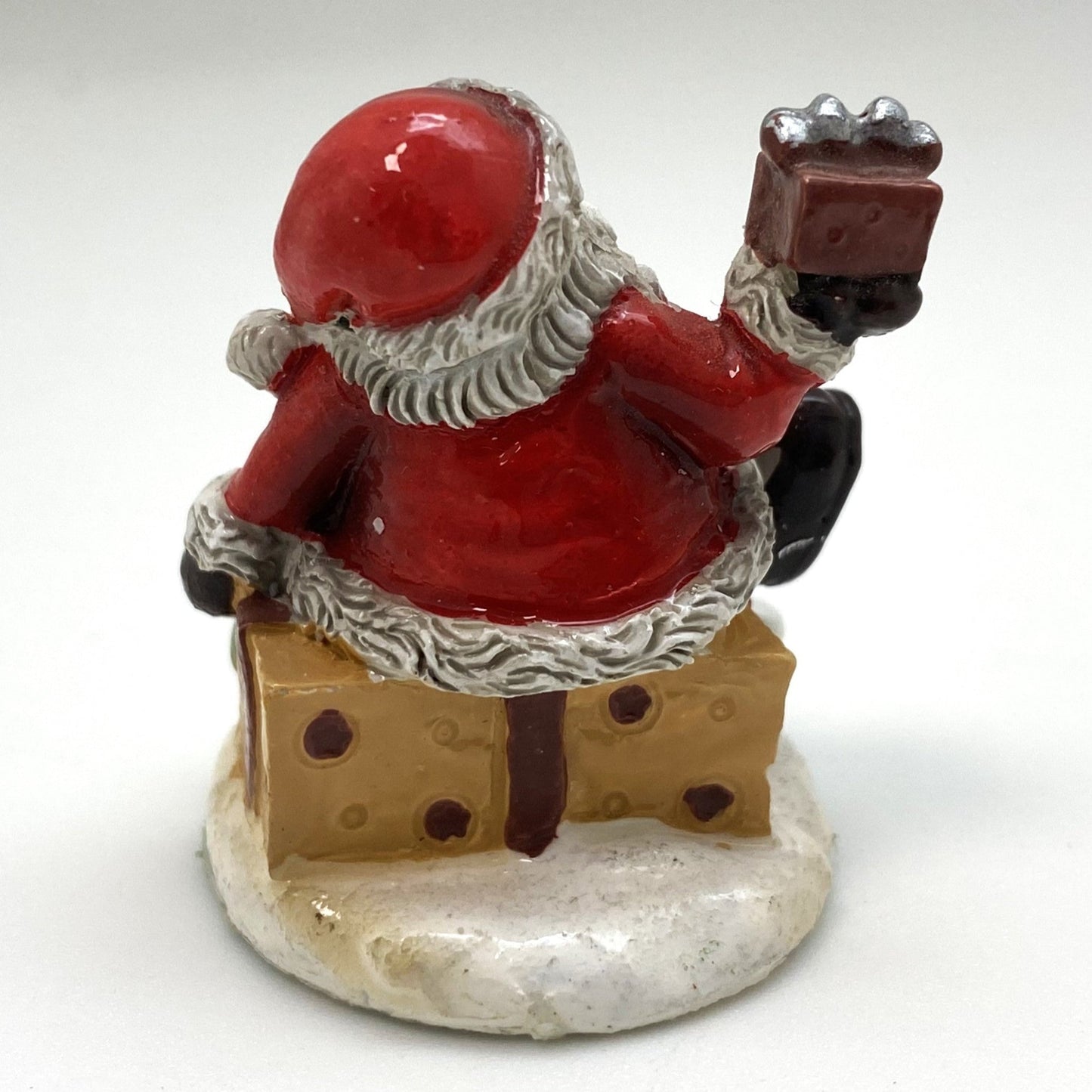 Innenmodell „Santa mit Geschenk & Christbaum“ – 33 x 40 mm - Schneekugelhaus