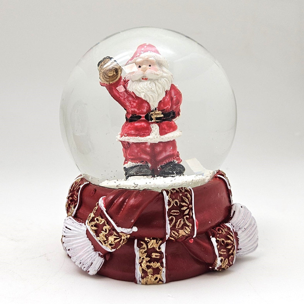 Süße Schneekugel Weihnachtsmann goldene Kugel auf Sockel rot gold Winterschal B: 65mm - Schneekugelhaus