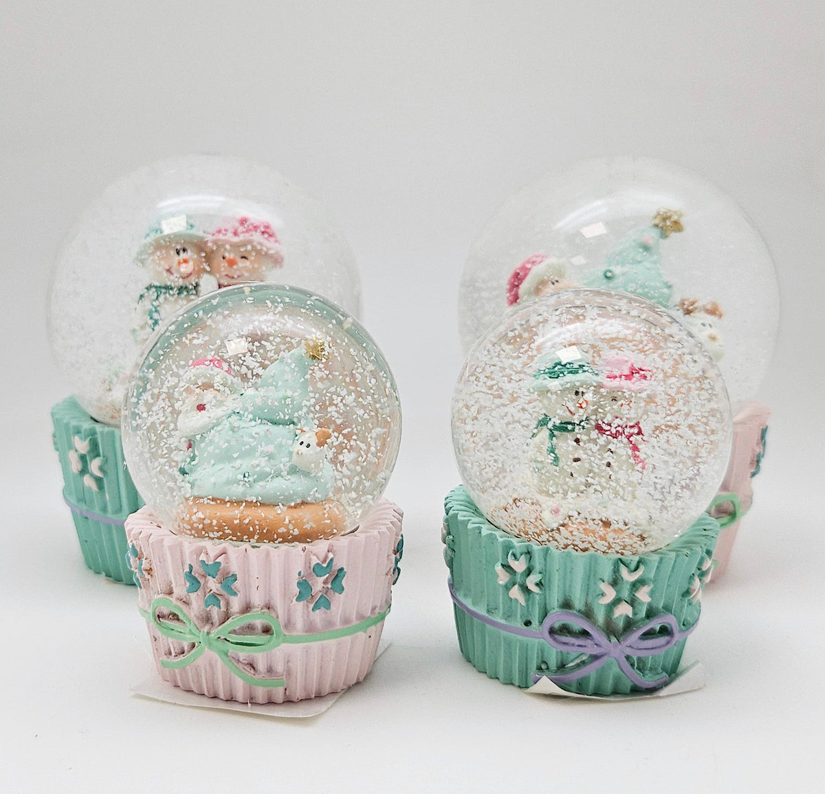 Süße Schneekugel Weihnachtsmuffin pastell rosa Santa mit 65 mm Durchmesser - Schneekugelhaus